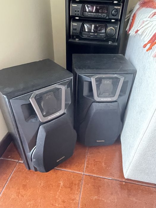 Aparelho de musica com 2 colunas e 5 cds vintage