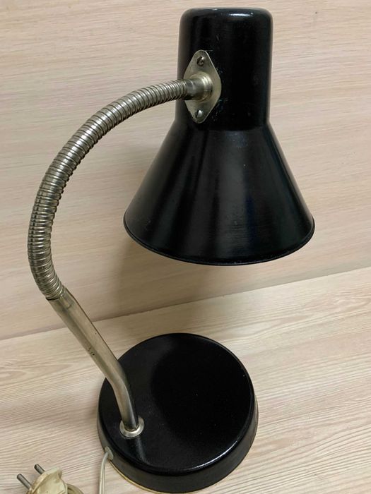 Лампи настільні від 220В