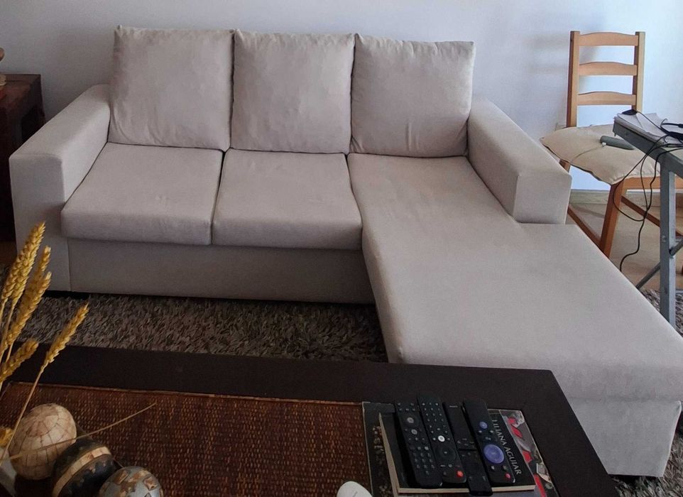 Sofá com Chaise Longue Bege