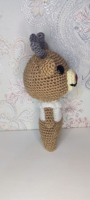 В’язана іграшка оленятко  — казкова іграшка