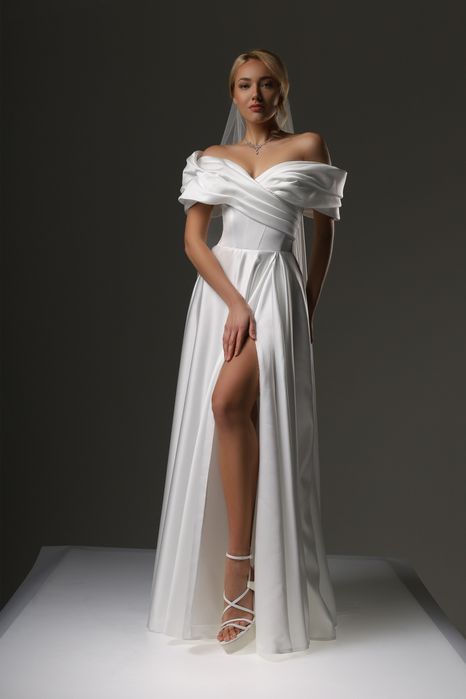 Нова колекція дизайнерських весільних суконь