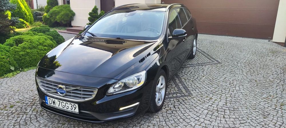 Volvo V60 Volvo V60 2.0 D4 (5 cylindrów) Skóry/Szyberdach/Nowy silnik140 tys.