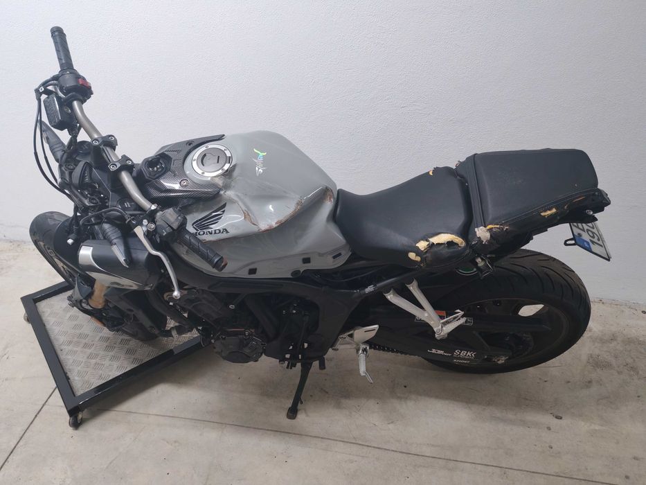 Honda CB 650r acidentada
