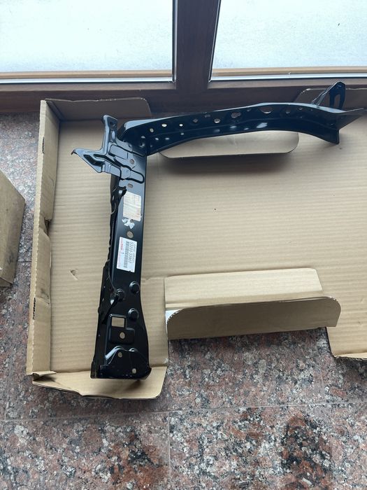 Ліва частина несучоі панелі Toyota Camry 70