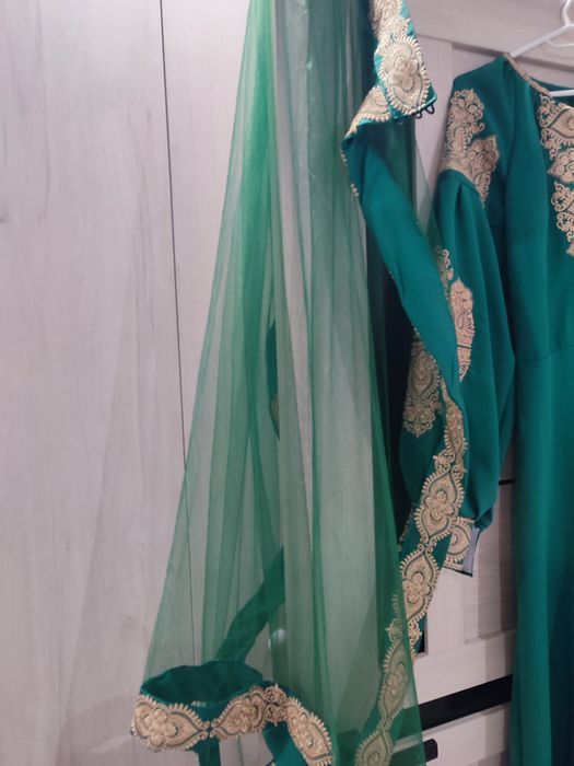 Вишите плаття з фатіном