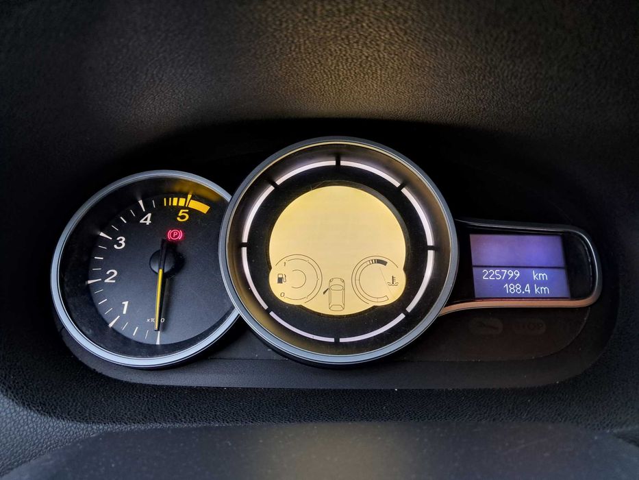 Renault Mégane 1.5 dCi 2011 – Cinza – 225.000 km – Estimado