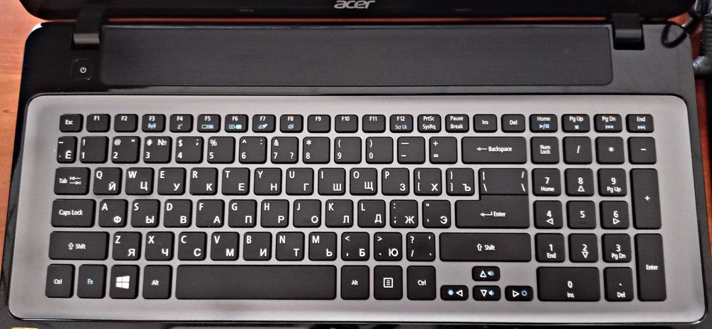 Ноутбук Acer TravelMate P273-MG з екраном 17.3" (1600x900) TN