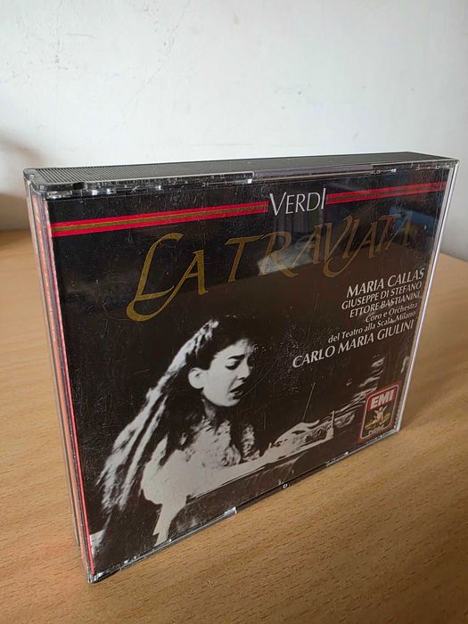 2 CDs de música com "La Traviata" de Verdi