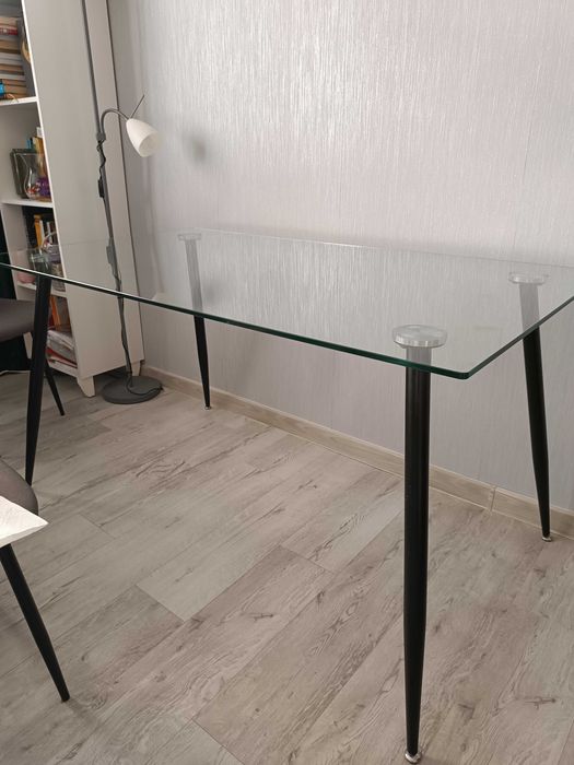 Stół szklany do salonu lub kuchni