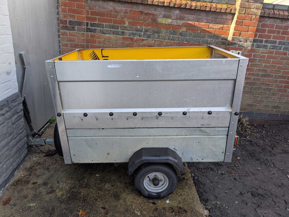 Atrelado de aluminio