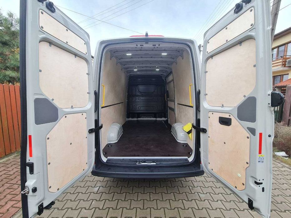 Zabudowa zabezpieczenie ze sklejki Volkswagen Crafter van