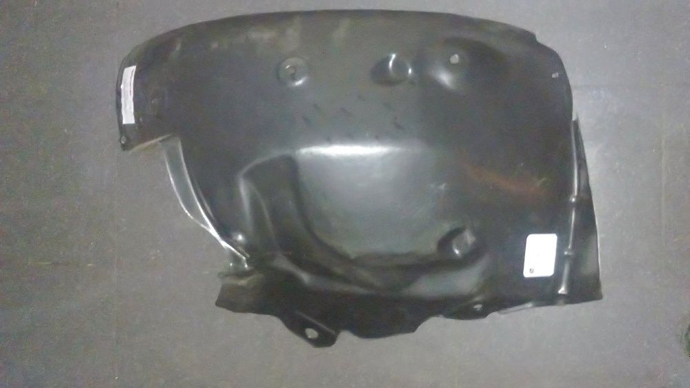 Renault Megane - Resguardo Cave Roda Frente Direito (Trás)