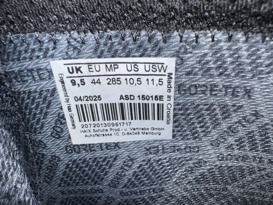 Берцы бундесфер две пары,каска,зимние бахилы,наколенники.