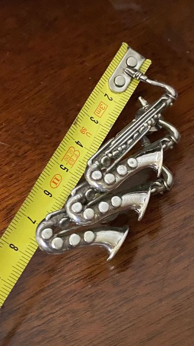 Pregadeira saxofone antiga