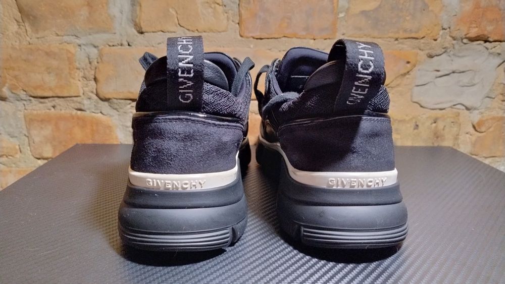 Кроссовки Givenchy. 37 размер