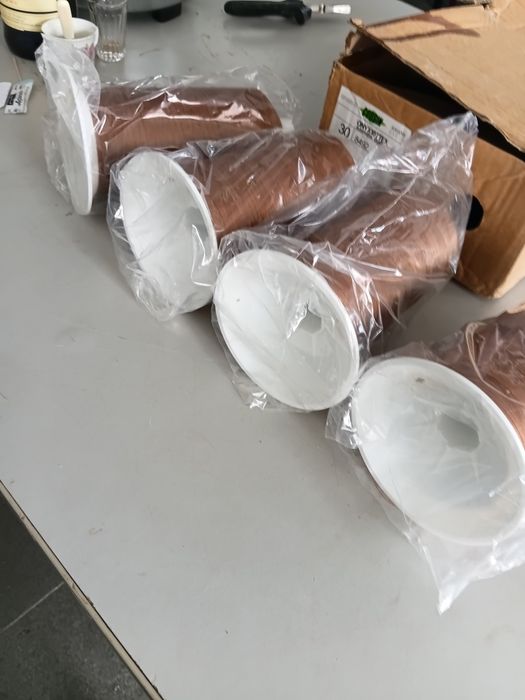 4 rolos de linha de costura de 5000mtr marca Aman Group cor 8492 (novos)