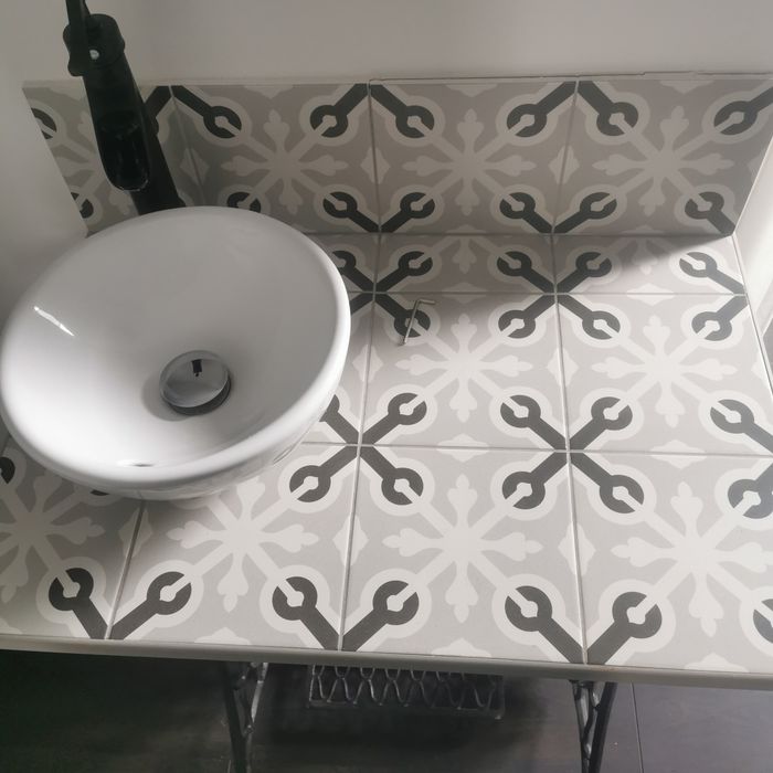 Sprzedam szafkę lazienkową. Retro.