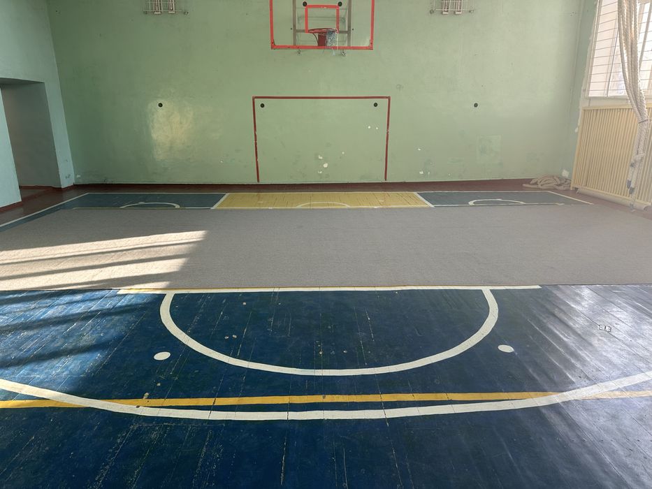 Килими 10*4 метра з оверлоком, б/у