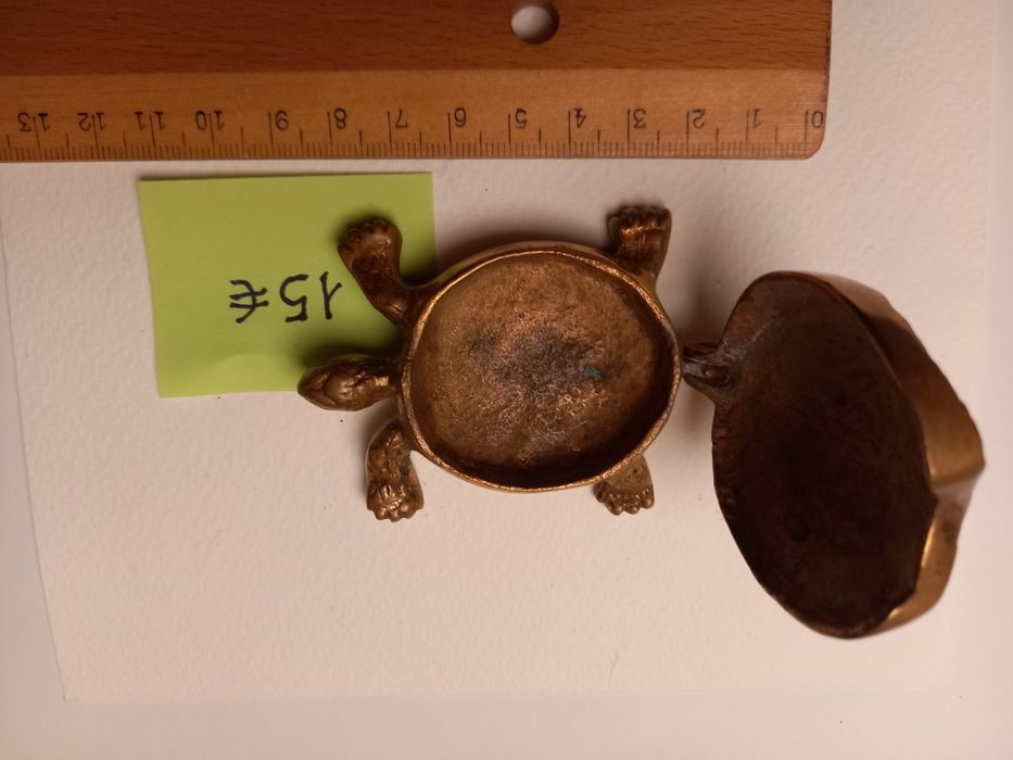 8 Cinzeiros em bronze,  dos anos 60 e anteriores.