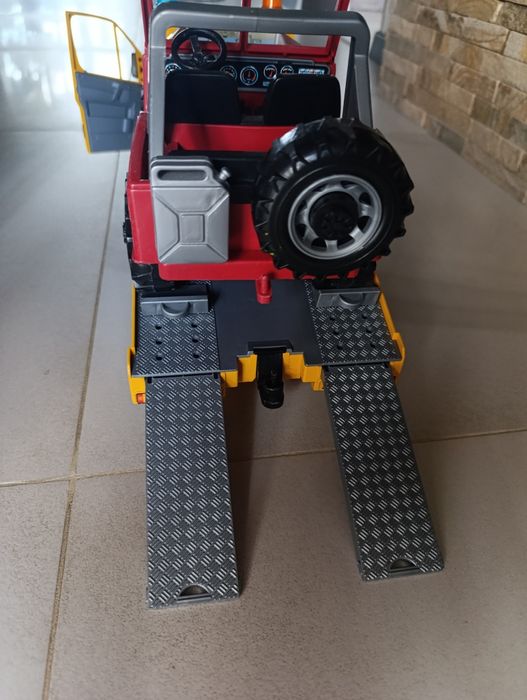 Продам евакуатор Bruder Mercedes-Benz Sprinter c джипом