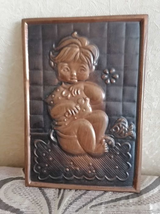 Чеканка латунная в туалет.