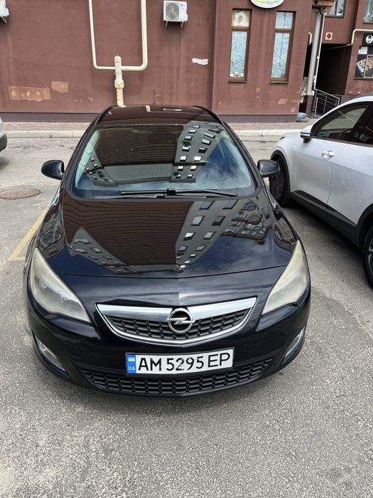 Opel Astra J 2011р