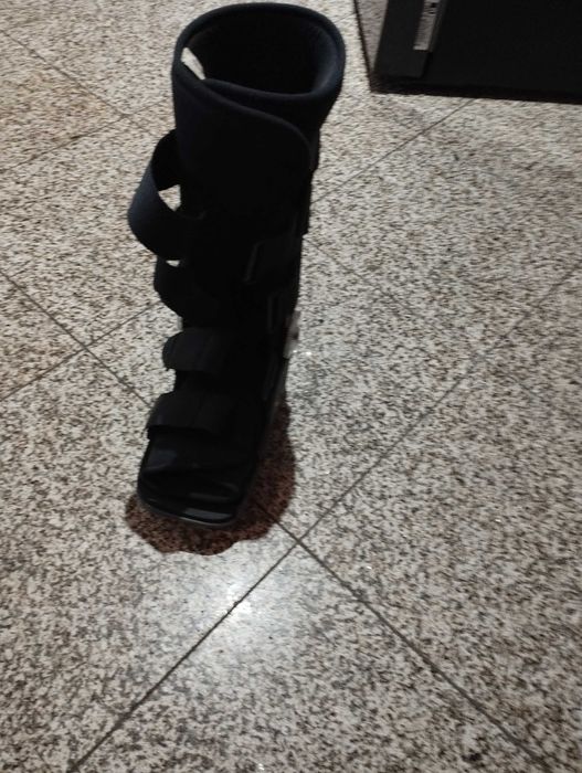 Bota.  ortopédica