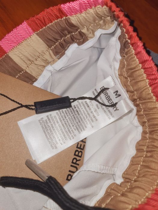 Calção Burberry.