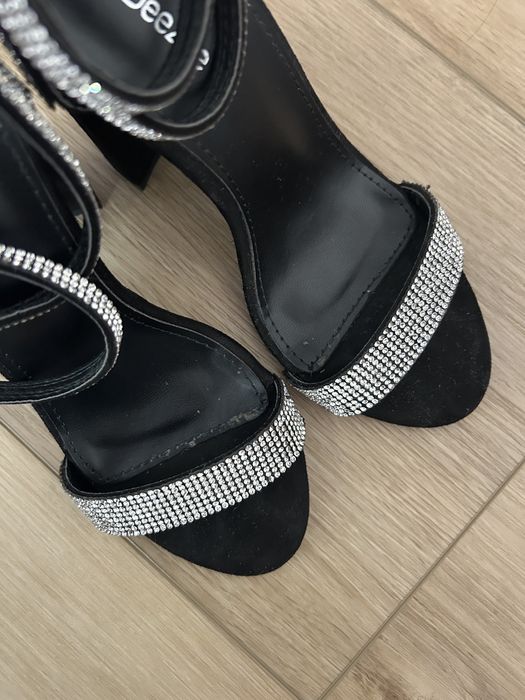 Buty sandaly czarne na obcasie cekiny rozmiar 35