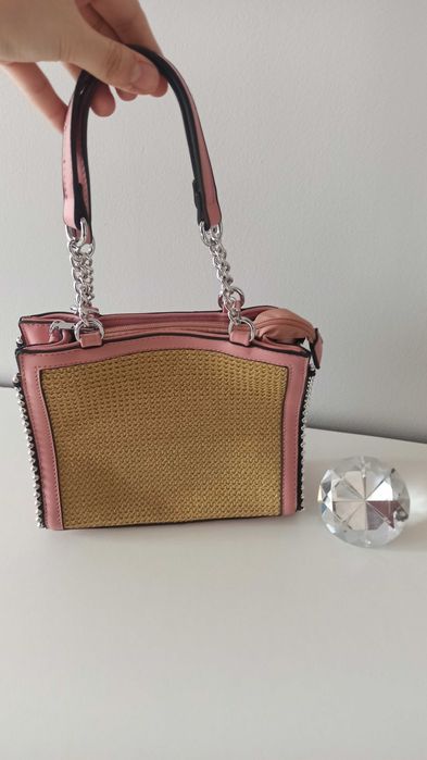 Różowa torebka do ręki