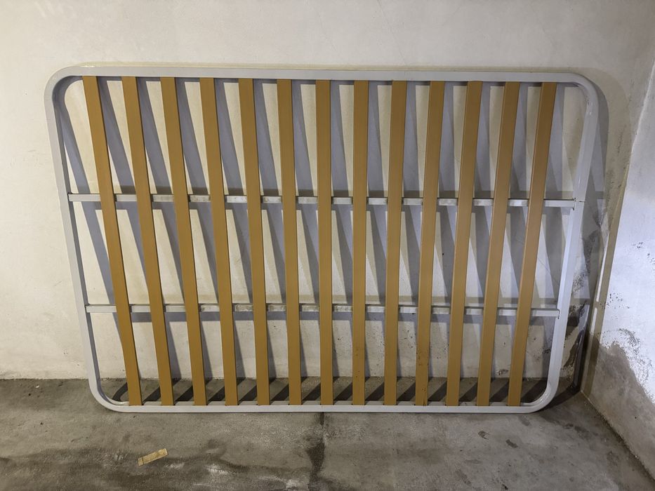 Estrado metálico para cama 190x140cm como novo