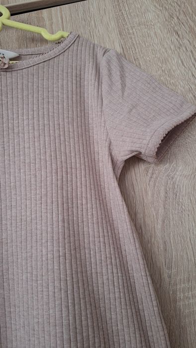 T-shirt dziewczęcy prążkowany H&M 134