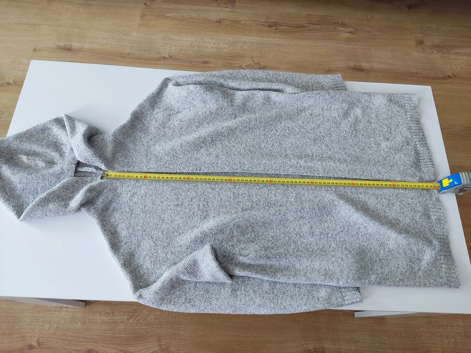 Sweter damski z kapturem