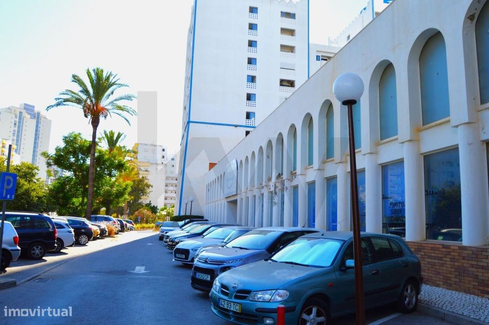Apartamento T1 Mobilado e Equipado no Clube Praia da Rocha, a 300m do