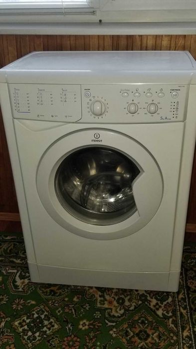 Продам стиральную машину Indesit в хорошем состоянии