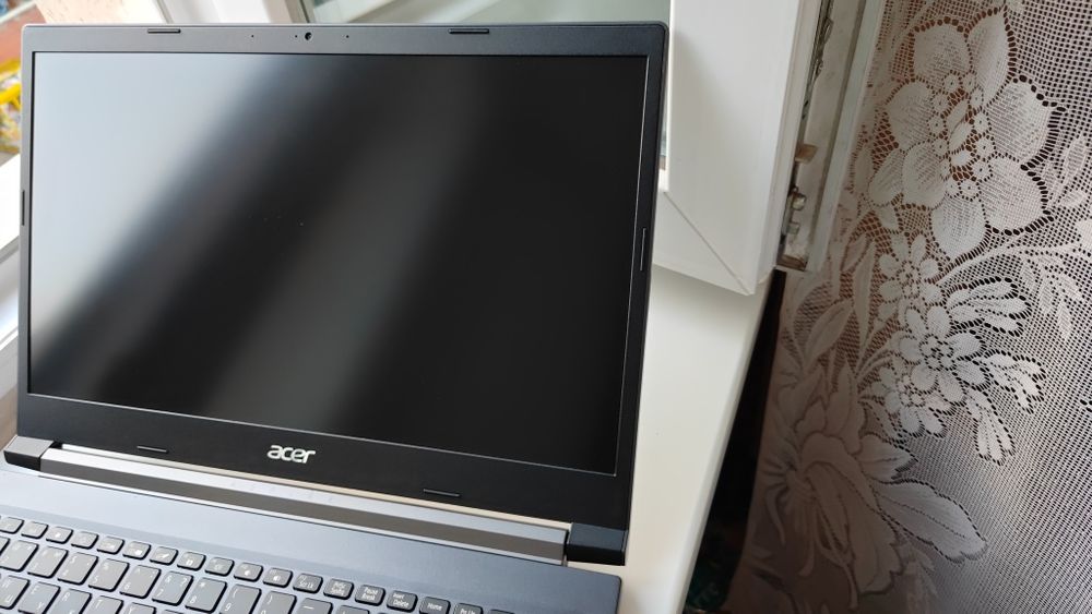 Acer Aspire 7 .ігровий.Є дві Відеокарти.Є Два вентилятора.Без предоплати,ВСЕ ЧЕСНО.