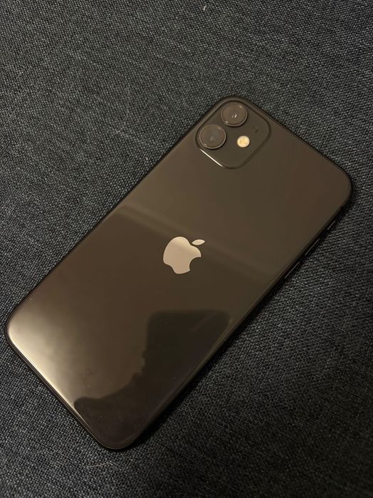 Продам айфон 11 на 128 гб