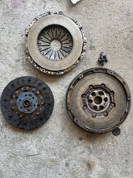 Демфер щеплення маховик 2.0 tdi bmp bmr VW Passat B6 Caddy Skoda