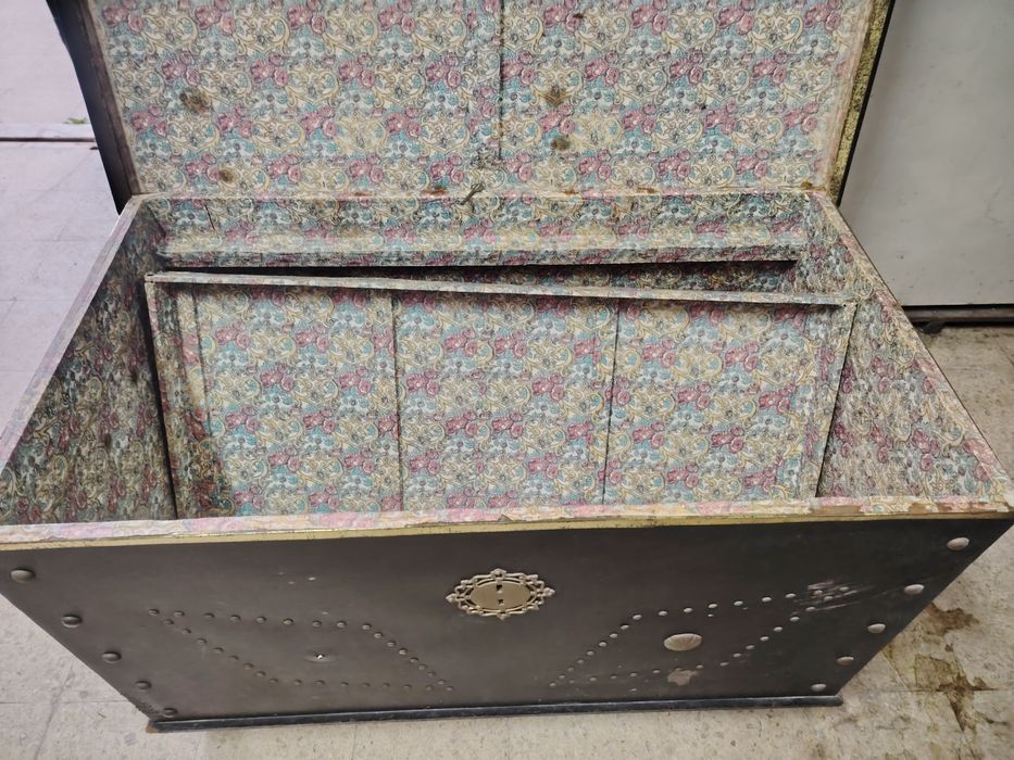 Baú de viagem muito antigo