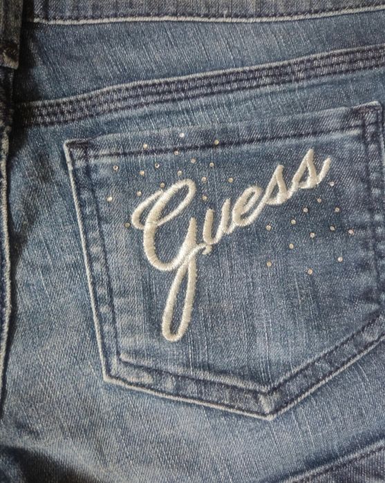 Krótkie spodenki Guess S pas około 85-90cm biodrówki