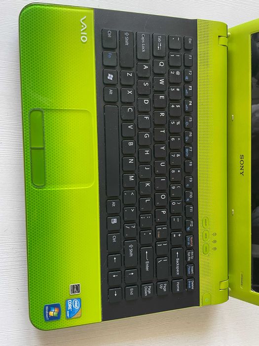 Laptop Sony Vaio, 14 calowy, zielony