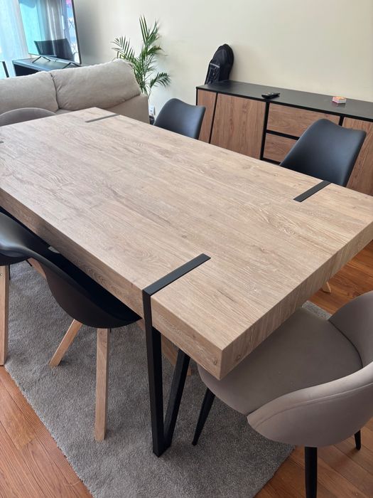 Mesa de jantar 180x90 + 6 cadeiras (4 pretas + 2 veludo Sklum)