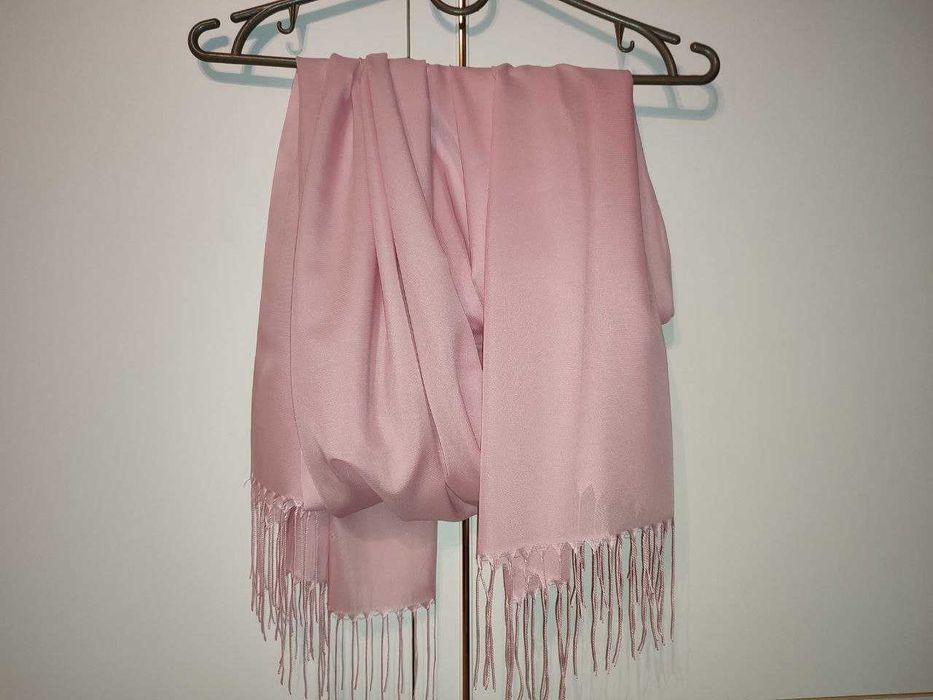 Палантін світло-рожевий, легкий, для літа.