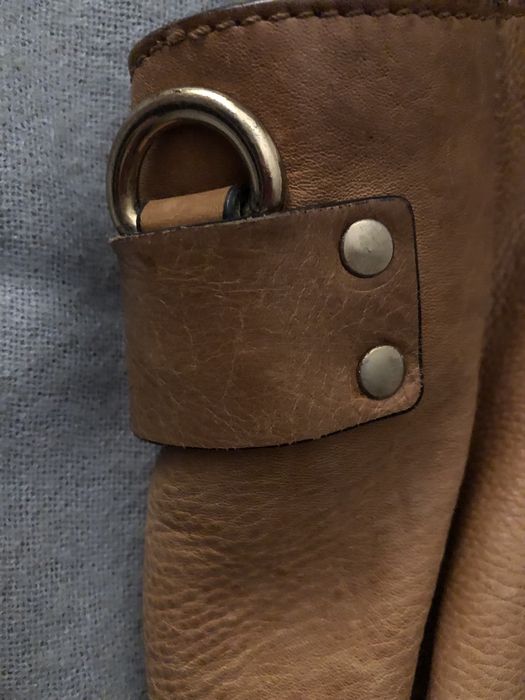 Mala com alças , arrumacão no interior, fecho interior e exterior