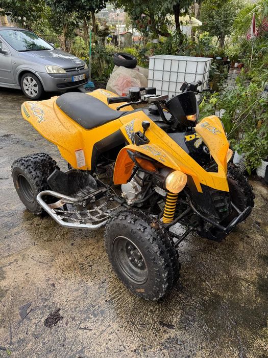 Moto 4 250 automático