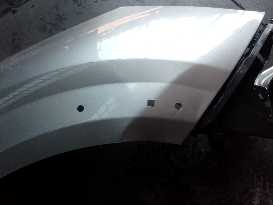 Guarda lamas direito Peugeot 208 II E c/ defeito
