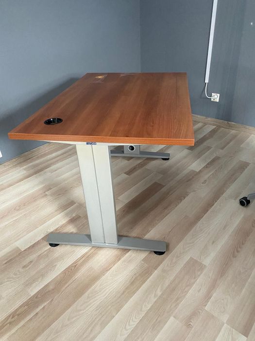 używane solidne biurka drewniane (2 szt)