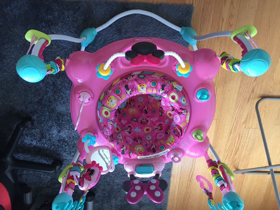 Trampolim bebe novo, praticamente sem uso.