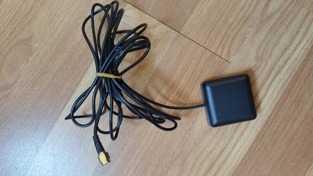 GPS para carro com adaptador.