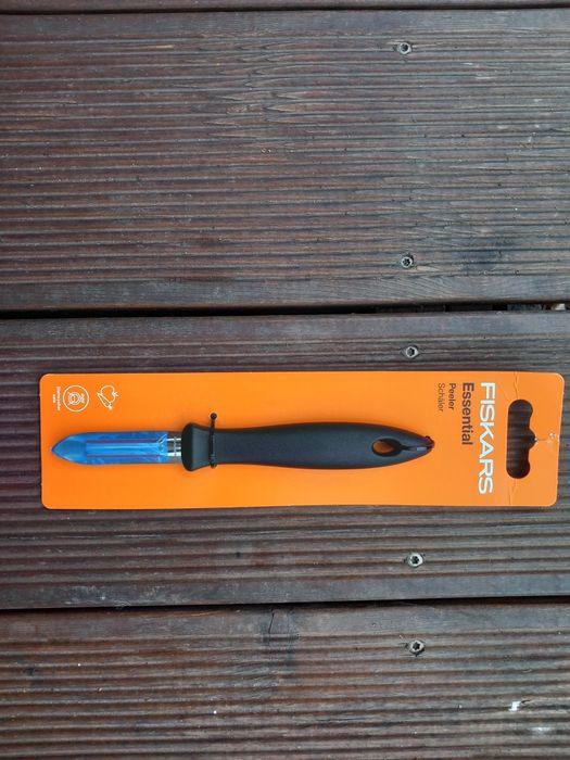 Obieraczka do warzyw i owoców Fiskars